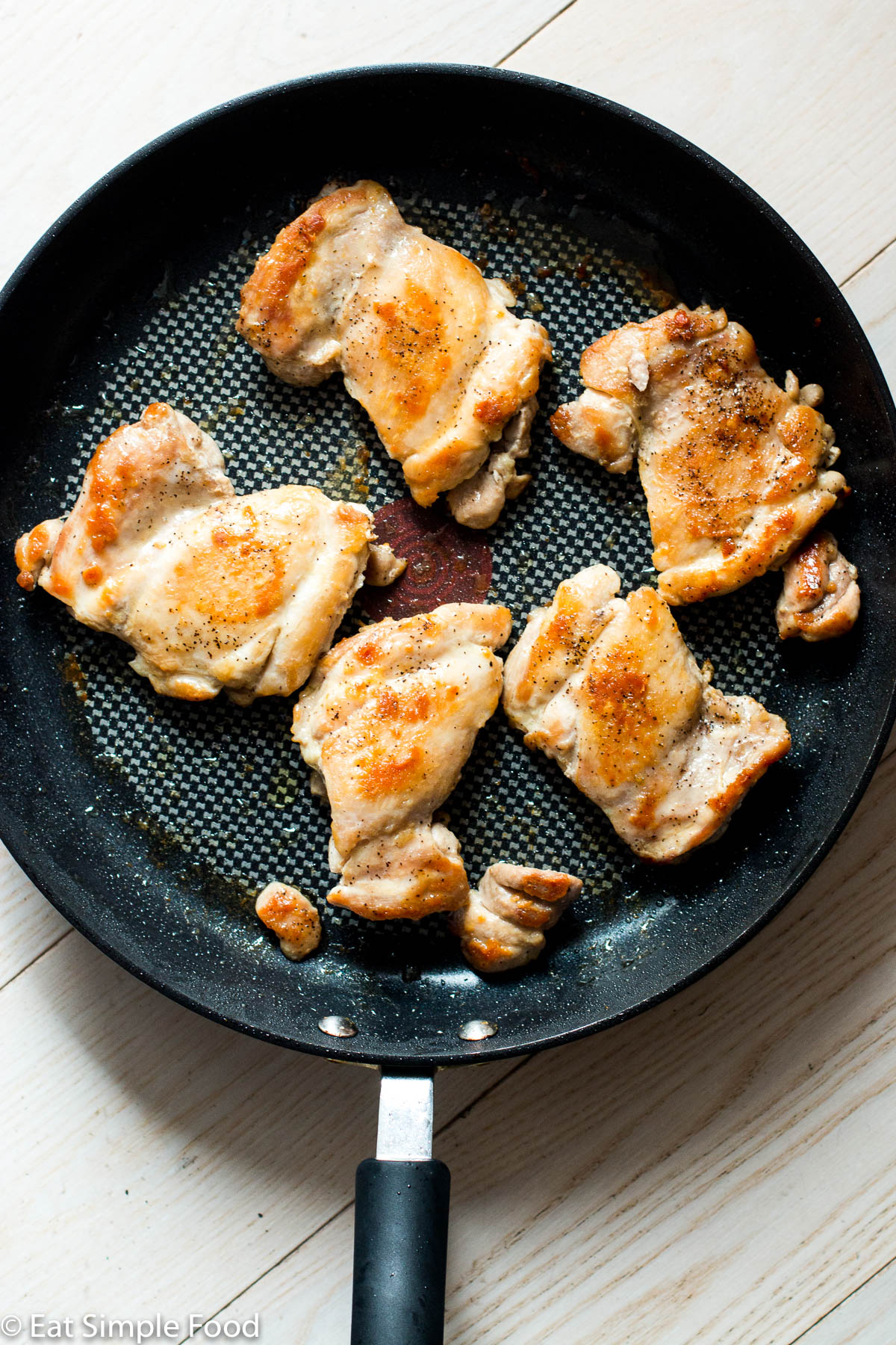 Top 5 Practical Ways to Cook Chicken Thighs in a Pan for Delicious Meals in 2025