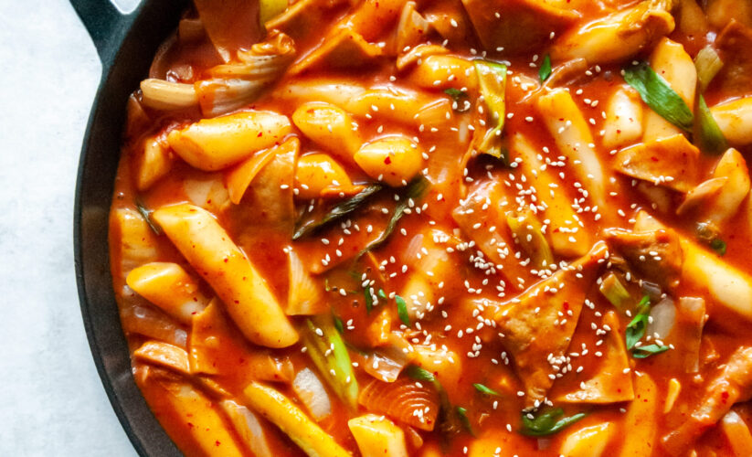 Simple Ways to Make Tteokbokki: Discover Authentic Recipes for 2025!