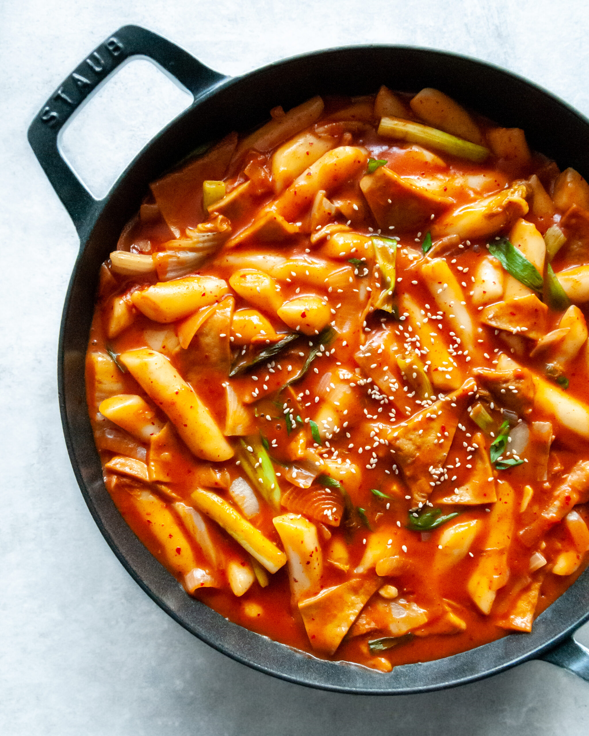 Simple Ways to Make Tteokbokki: Discover Authentic Recipes for 2025!