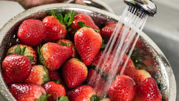 Effective Ways to Clean Strawberries with Vinegar for a Fresh Taste in 2025!