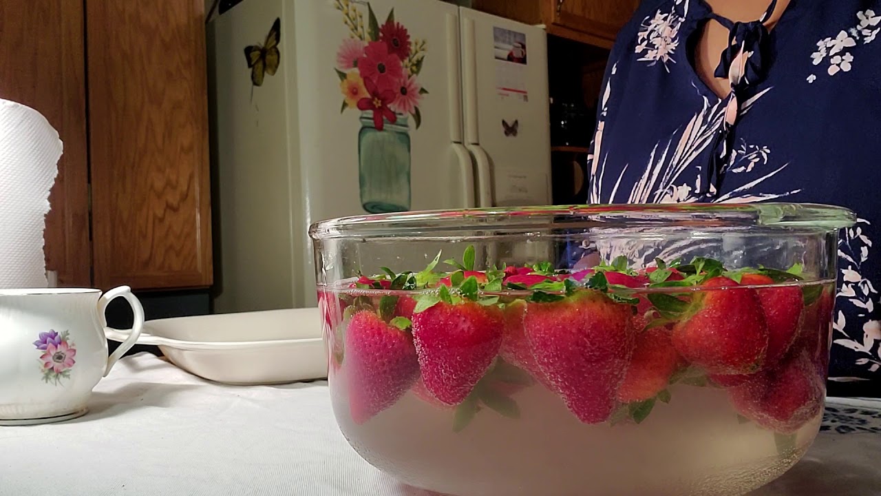 Smart Ways to Wash Strawberries with Baking Soda for a Safe and Delicious Snack in 2025